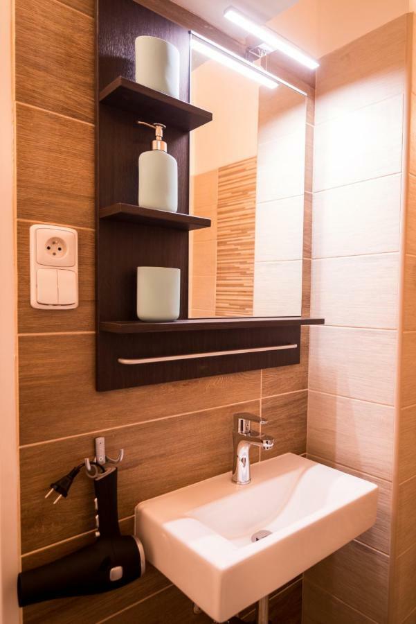 Nice Home To Stay At Prague Close To Castle With Terrace And Garden Eksteriør bilde